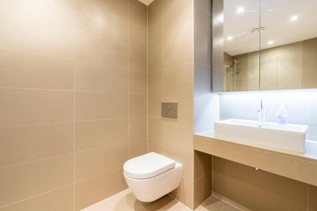 1 Bedroom Penthouse Flat In East London Eksteriør billede